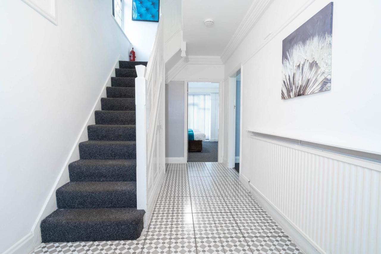 5 Bedroom House - 11 Guests - Garden - Wifi - Smart Tv - Top Rated - Large Driveway 4 Multiple Vehicles - Perfect For Contractors Birmingam Exterior foto
